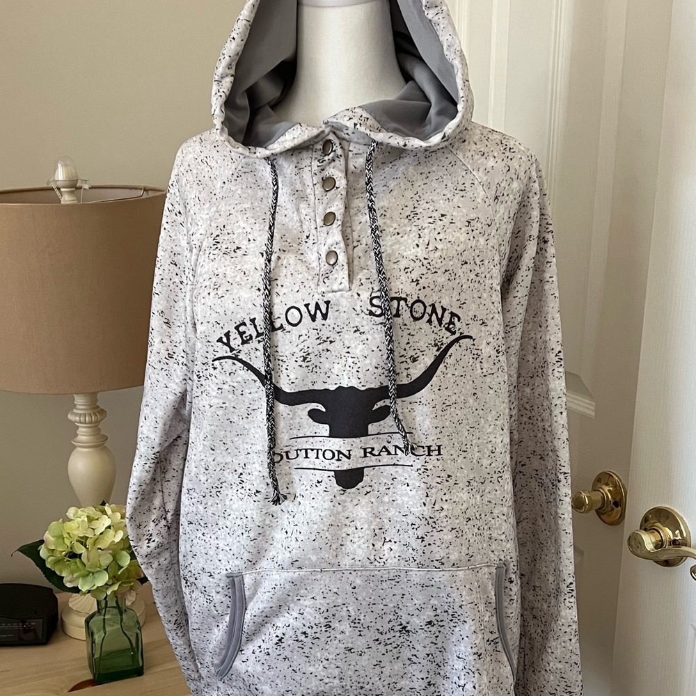 Yellowstone hooded sweatshirt (NEW)